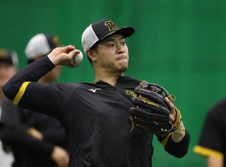 　ノックを受ける佐藤輝（撮影・中田匡峻）