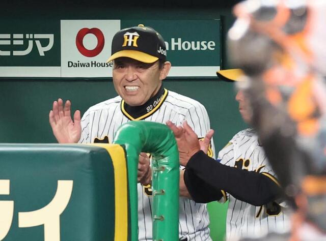 阪神・岡田監督 勝利のポイントは「ノーアウト満塁でしょ」 六回