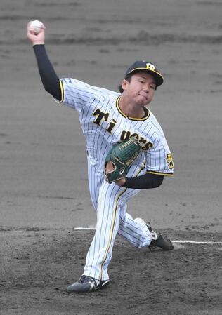 　オリックス戦で力投する村上＝２０２２年