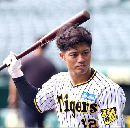 　トス打撃をする坂本（撮影・山口登）