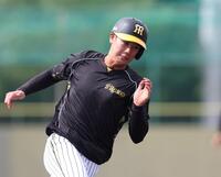 　走塁練習をする山田（撮影・中田匡峻）