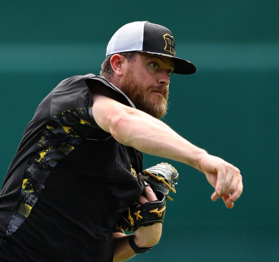 　キャッチボールするビーズリー（撮影・山口登）