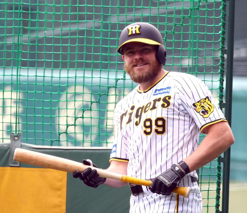 　バント練習をするビーズリー（撮影・山口登）