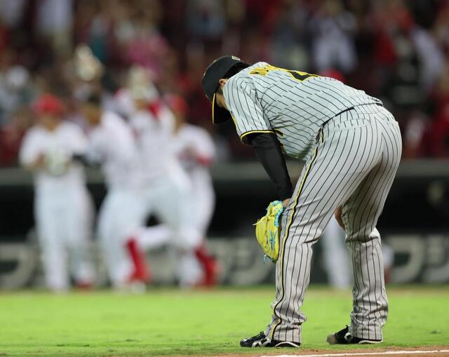 連覇遠のく痛恨サヨナラ負けの阪神 劇打浴びた村上が涙「自分のせいで