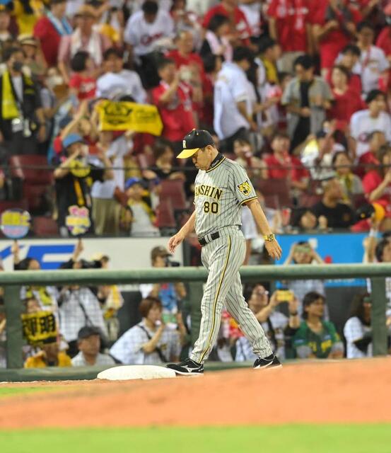 岡田監督　九回の絶好機逸を悔やむ