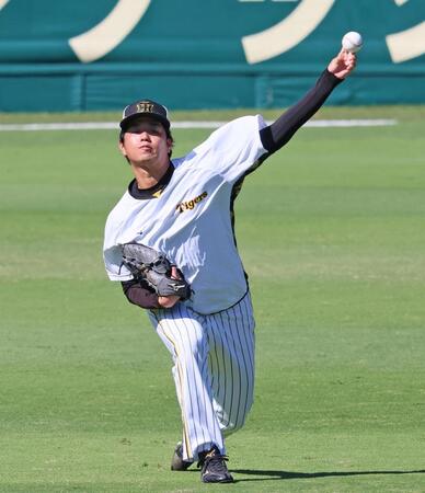 　登板へ向けて調整する高橋（撮影・立川洋一郎）