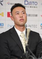 　阪神から５位指名を受け、会見する富山サンダーバーズ・佐野大陽（撮影・坂部計介）