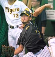 　キャッチボールする伊藤将（撮影・立川洋一郎）