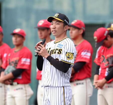 　野球教室で締めのあいさつをする石井（撮影・中田匡峻）