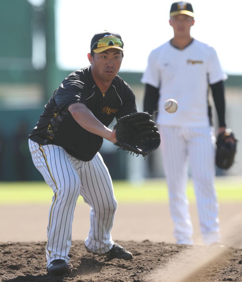 　ノックを受ける桐敷（撮影・中田匡峻）