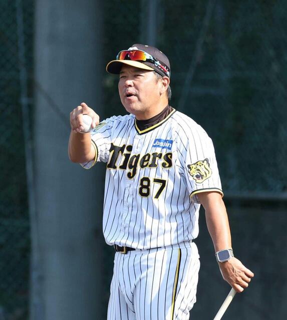 阪神・野村克則バッテリーコーチ 「チームが締まる捕手」を競争で