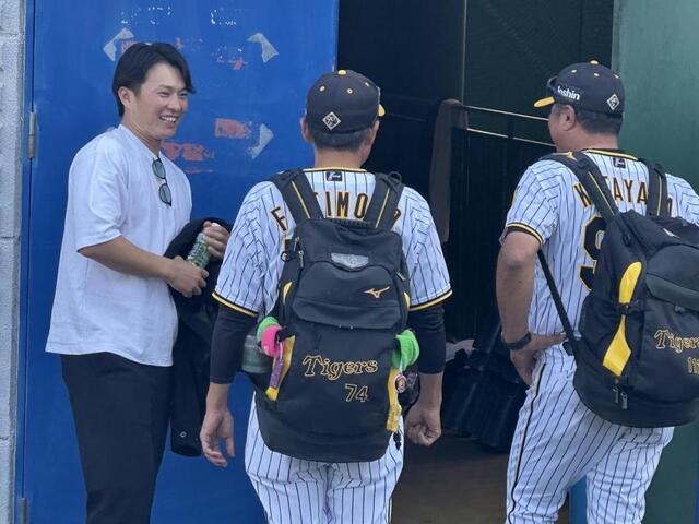 元阪神の北條史也が古巣の秋季キャンプ地訪問 佐藤輝とは「おう、テル