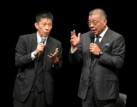 　山田雅人とトークする掛布雅之氏（右）＝撮影・石井剣太郎