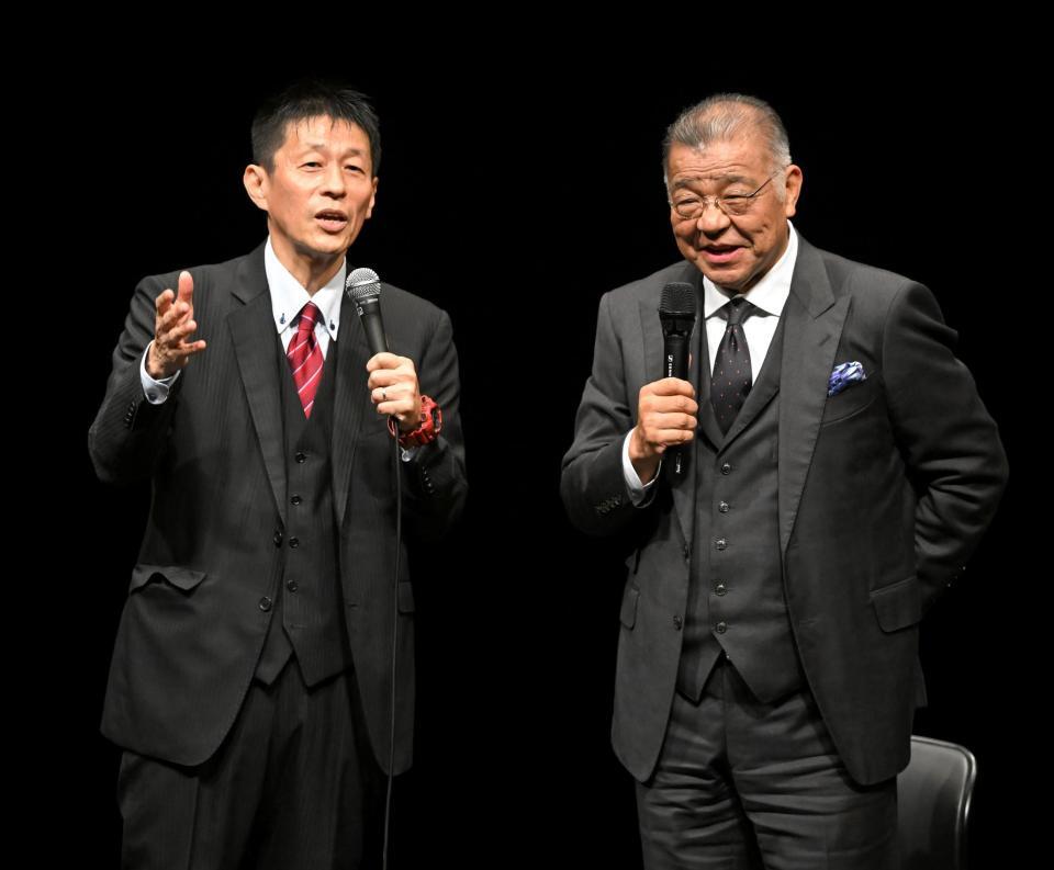 　山田雅人とトークする掛布雅之氏（右）＝撮影・石井剣太郎