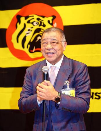 　阪神ＯＢ会長に就任、あいさつする掛布氏（撮影・山口登）