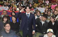 　トークショーを行った中野（中央）＝撮影・石井剣太郎