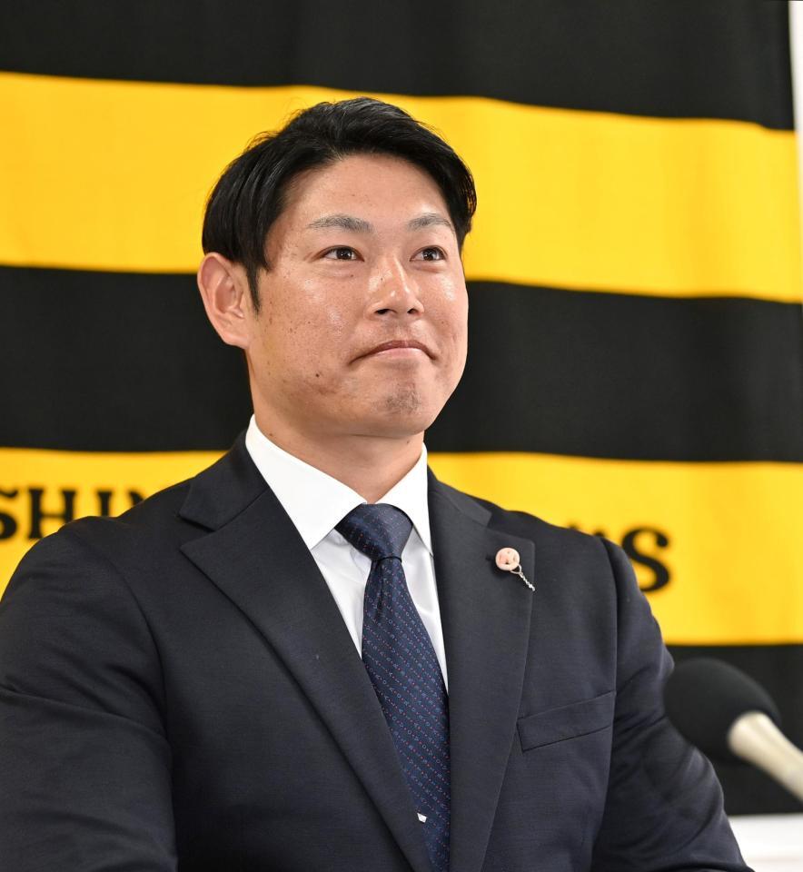 　阪神へのＦＡ残留を決め、すっきりとした表情を見せる原口（撮影・北村雅宏）