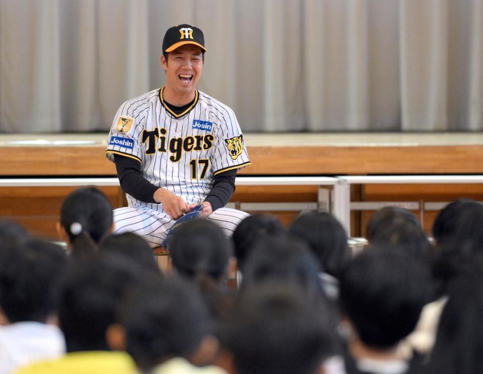 　地元・鶴見の小学生に夢を持つ大切さを語った青柳（撮影・伊藤笙子）