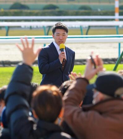 　予想を披露する石井（撮影・石湯恒介）