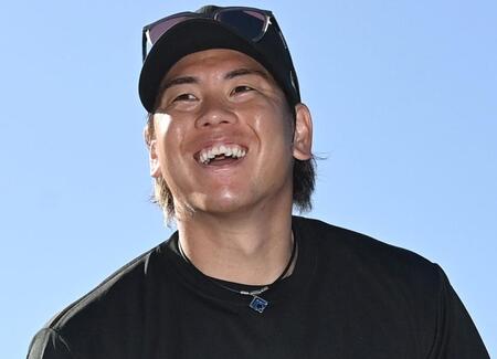 阪神の梅野が日本記録更新　紙飛行機で日本最長の飛距離