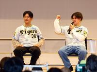 　参加者からの質問に答える小幡（左）と野口（撮影・山口登）