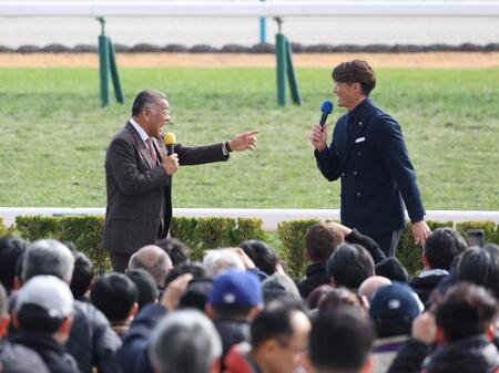 　トークショーを盛り上げる掛布雅之氏（左）と糸井嘉男氏（撮影・石湯恒介）