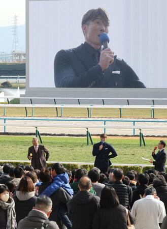 　トークショーを盛り上げる掛布雅之氏（左）と糸井嘉男氏（撮影・石湯恒介）