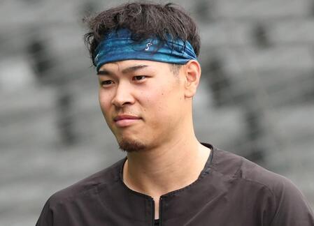 阪神の佐藤輝が地元・西宮で野球教室　本塁打も披露　「プロ野球を目標にしてくれればうれしい」　富田は丁寧な指導で人気者に