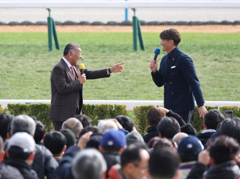 　トークショーを盛り上げる掛布雅之氏（左）と糸井嘉男氏（撮影・石湯恒介）