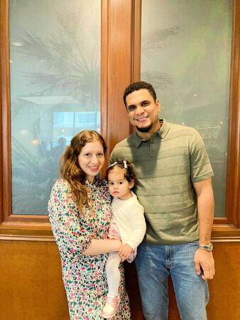 【写真】新助っ人のヘルナンデス 奥さん&愛娘が激カワ♥