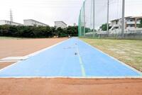 　新設された１００メートル走路