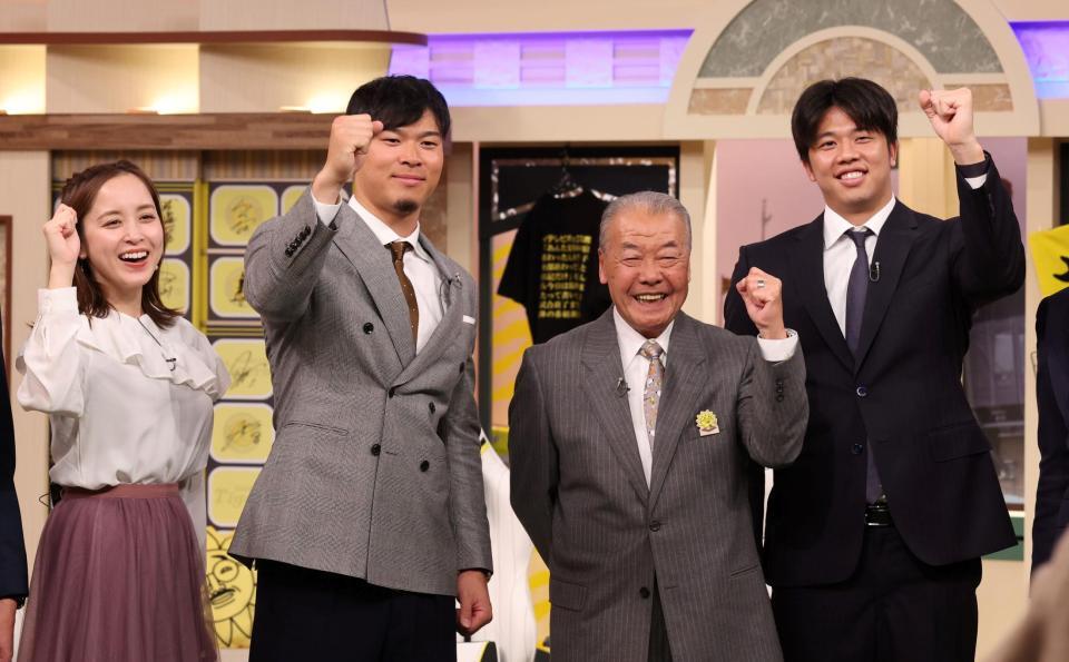 　番組に出演した（左から）武田訓佳、佐藤輝、福本豊氏、才木（撮影・中田匡峻）