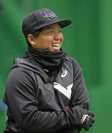 　笑顔を見せる村上（撮影・中田匡峻）