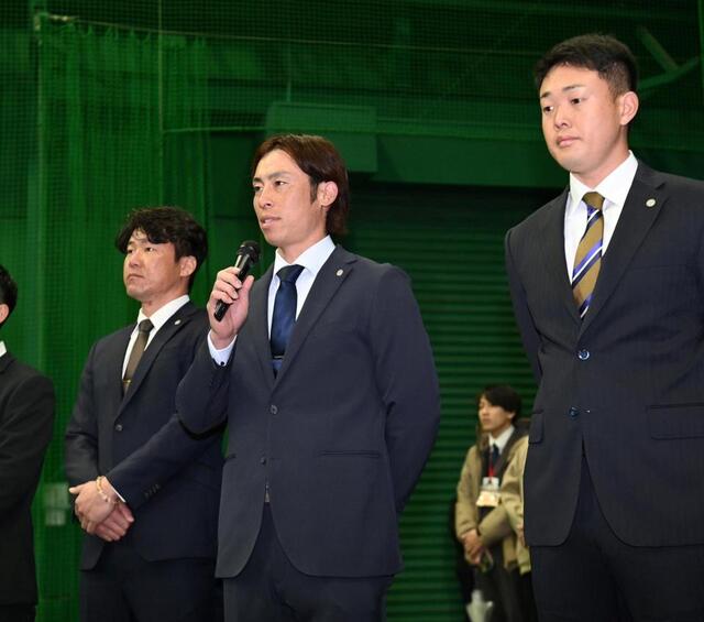 阪神 陽川尚将氏ら新任アカデミーコーチ陣が年賀式であいさつ「今まで