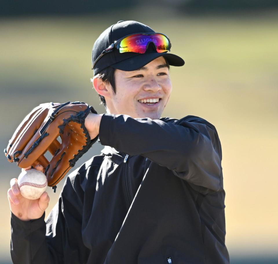 　キャッチボールをする中野（撮影・北村雅宏）