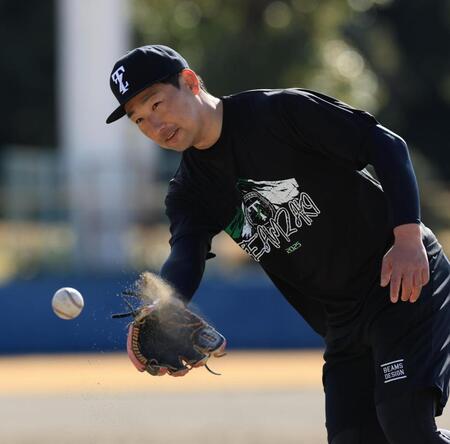 　自主トレを公開した岩崎（撮影・金田祐二）