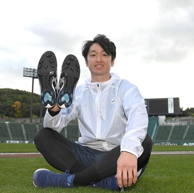 阪神・近本 新スパイクで4年連続盗塁王 軽量樹脂スタッド導入でケガ