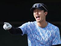 　明るい表情で練習をする小幡（撮影・田中太一）