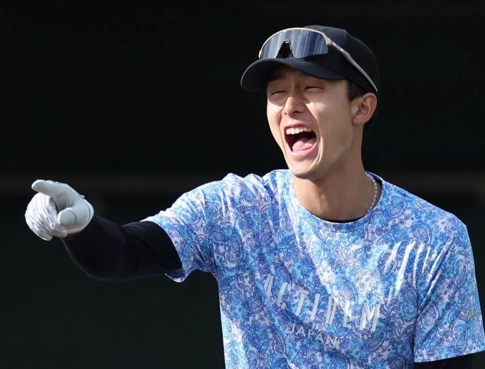 　明るい表情で練習をする小幡（撮影・田中太一）