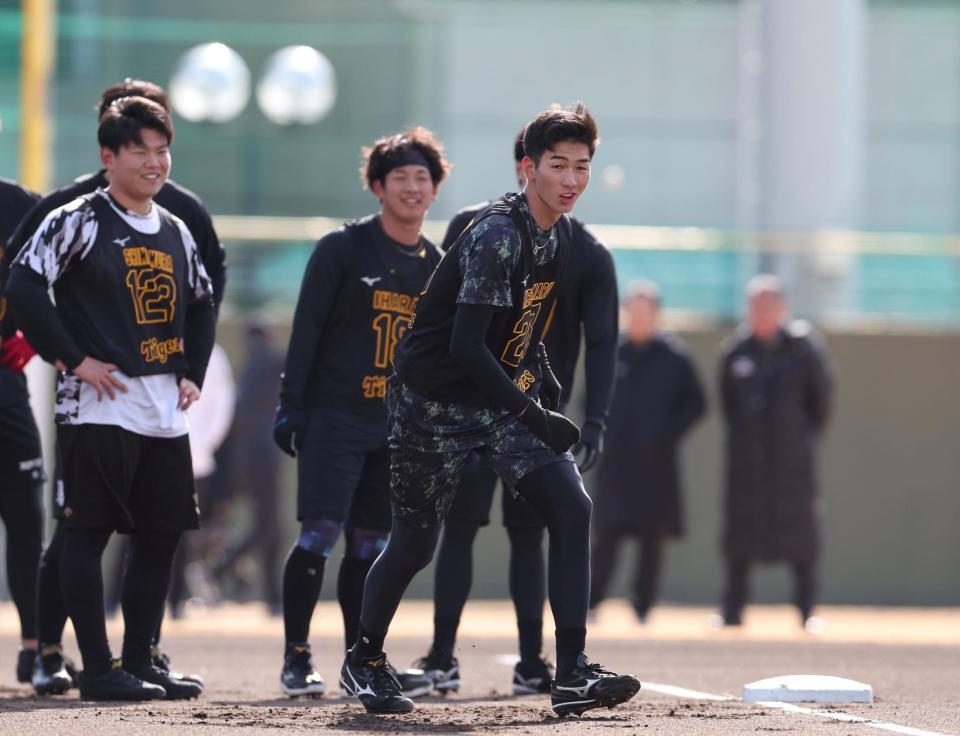 　ベースランニングをする今朝丸（撮影・中田匡峻）