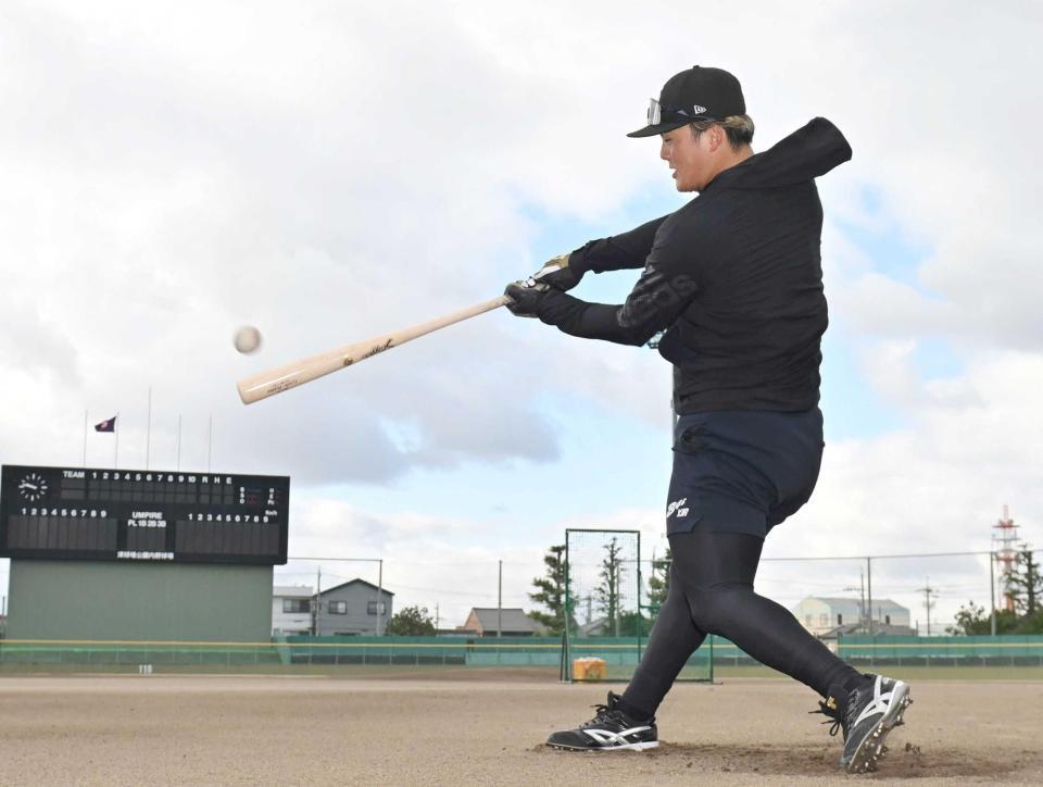 　打撃練習する前川（撮影・北村雅宏）