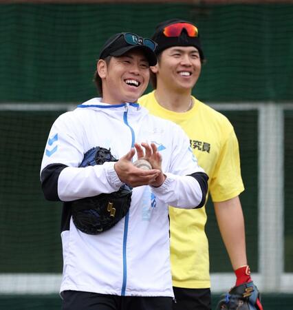 　充実した表情を浮かべる梅野（手前）と清水（撮影・田中太一）