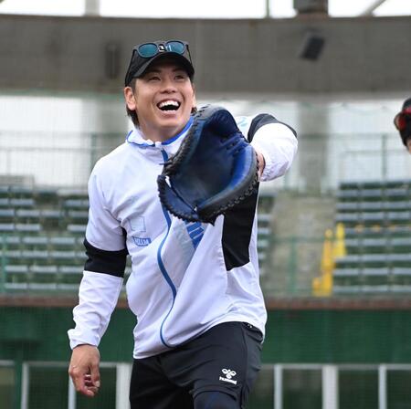 　明るい表情で練習に励む梅野（撮影・田中太一）