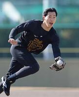 　グラブトスをする工藤（撮影・中田匡峻）