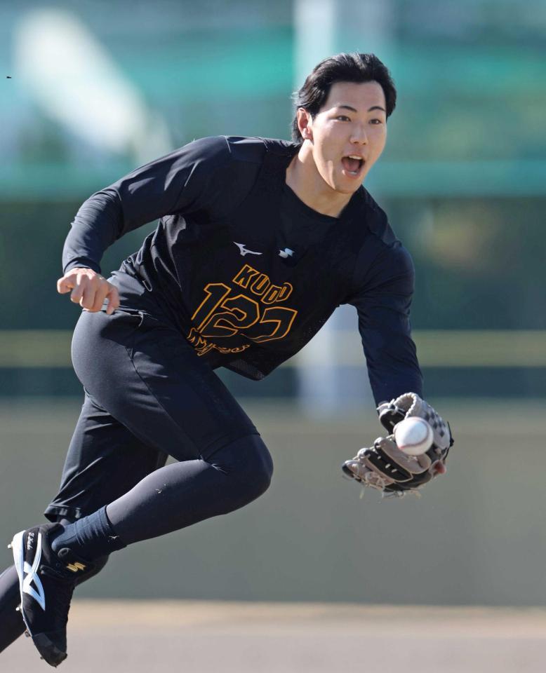 　グラブトスをする工藤（撮影・中田匡峻）