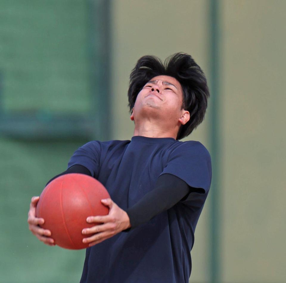 　トレーニングをする高橋（撮影・中田匡峻）