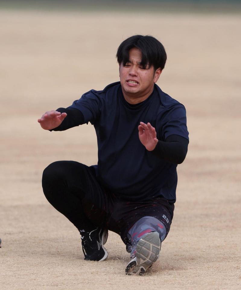 　着地に失敗する高橋（撮影・中田匡峻）