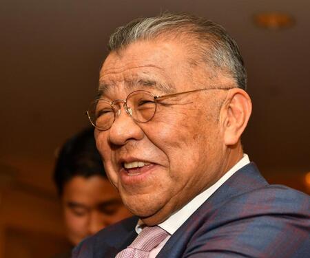 　取材に応じる掛布雅之ＯＢ会長（撮影・中田匡峻）