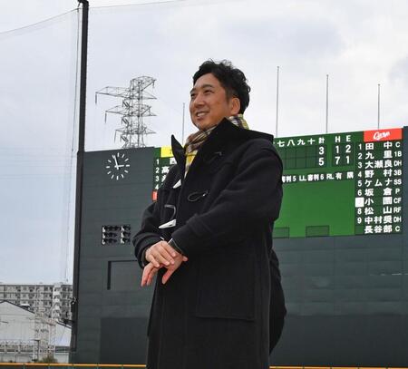 　新施設を視察した藤川監督（撮影・中田匡峻）