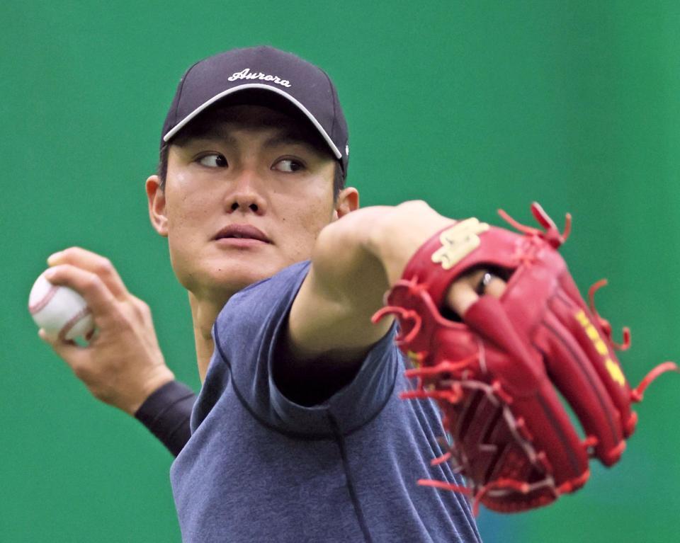 　キャッチボールをして調整する西純（撮影・立川洋一郎）